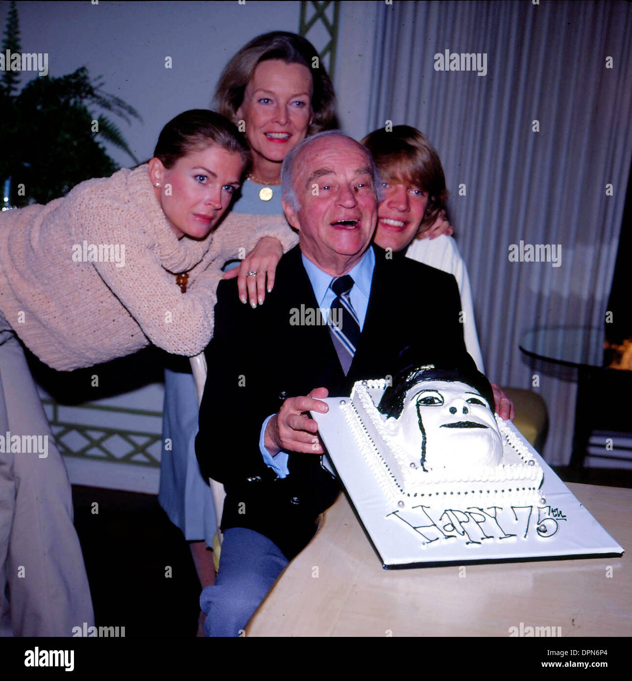 5. Oktober 2006 - FRANCESBERGENRETRO... FRANCES BERGEN MIT MANN, EDGAR, DAUGHETR, CANDICE UND SOHN CHRIS. NATE CUTLER (Kredit-Bild: © Globe Photos/ZUMAPRESS.com) Stockfoto