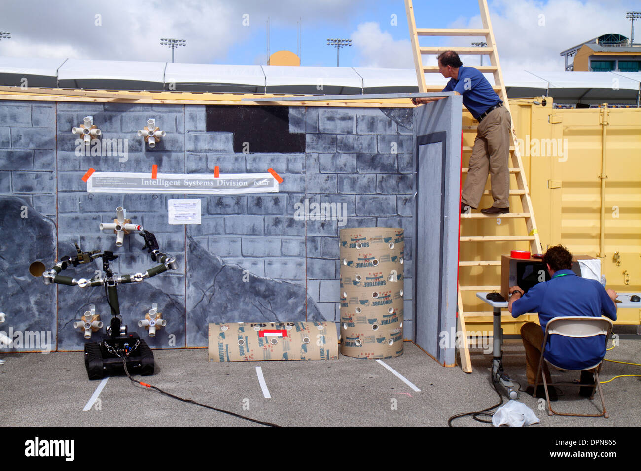 Miami Florida, Homestead, Speedway, DARPA Robotics Challenge Trials, ferngesteuert, Roboter, Roboter, Katastrophenschutz, Test, Besucher reisen Reise Tour Stockfoto