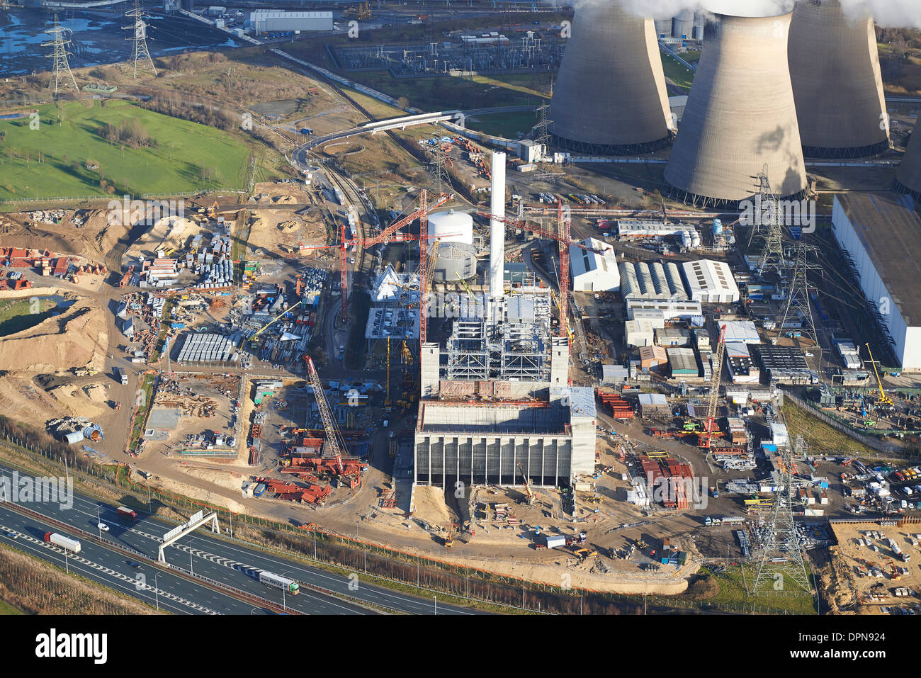 Eine Luftaufnahme von Ferrybridge Kraftwerk, West Yorkshire, Großbritannien, zeigt das neue Multi-Kraftstoff-Kraftwerk im Bau Stockfoto