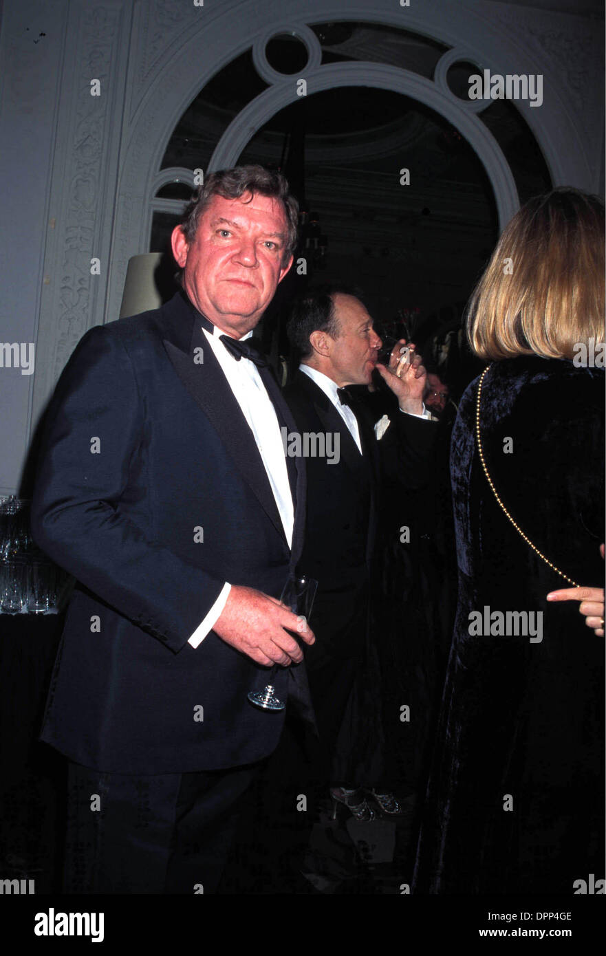 1. Mai 2006 - R0622RH. NEW YORKER 70. JAHRESTAG 12.02.1995. ROSE HARTMAN-ROBERT HUGHES(Credit Image: © Globe Photos/ZUMAPRESS.com) Stockfoto