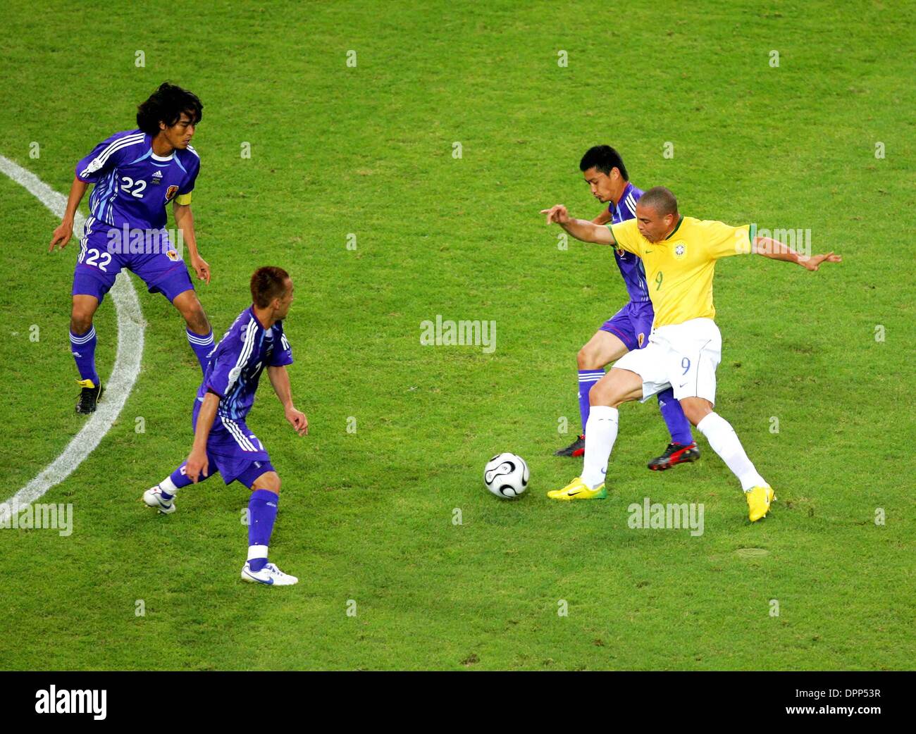 22. Juni 2006 - WM, DORTMUND, GERMANY - K48407. WORLD CUP SOCCER, JAPAN VS BRASILIEN... 22.06.2006. STEWART KENDALL / / 2006.RONALDO (Kredit-Bild: © Globe Photos/ZUMAPRESS.com) Stockfoto