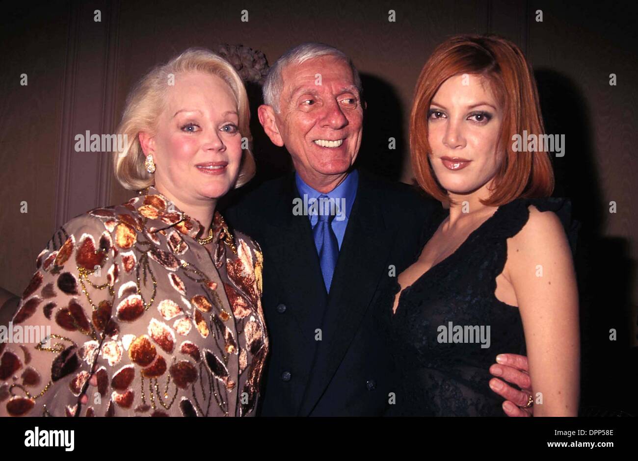 26. Juni 2006 - I2921TA. FOX TELEVISION PARTY. PERINO RESTAURANT, LOS ANGELES 01-16-1999.AARON RECHTSCHREIBUNG MIT FRAU CANDY SPELLING UND TOCHTER TORI SPELLING. TAMMIE ARROYO-(Kredit-Bild: © Globe Photos/ZUMAPRESS.com) Stockfoto