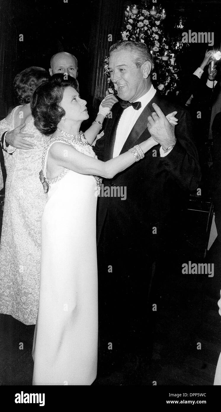 6. September 2006 - JOHN CONNALLY mit seine Frau NELLIE CONNALLY. Reporter - ASSOCIES (Kredit-Bild: © Globe Photos/ZUMAPRESS.com) Stockfoto