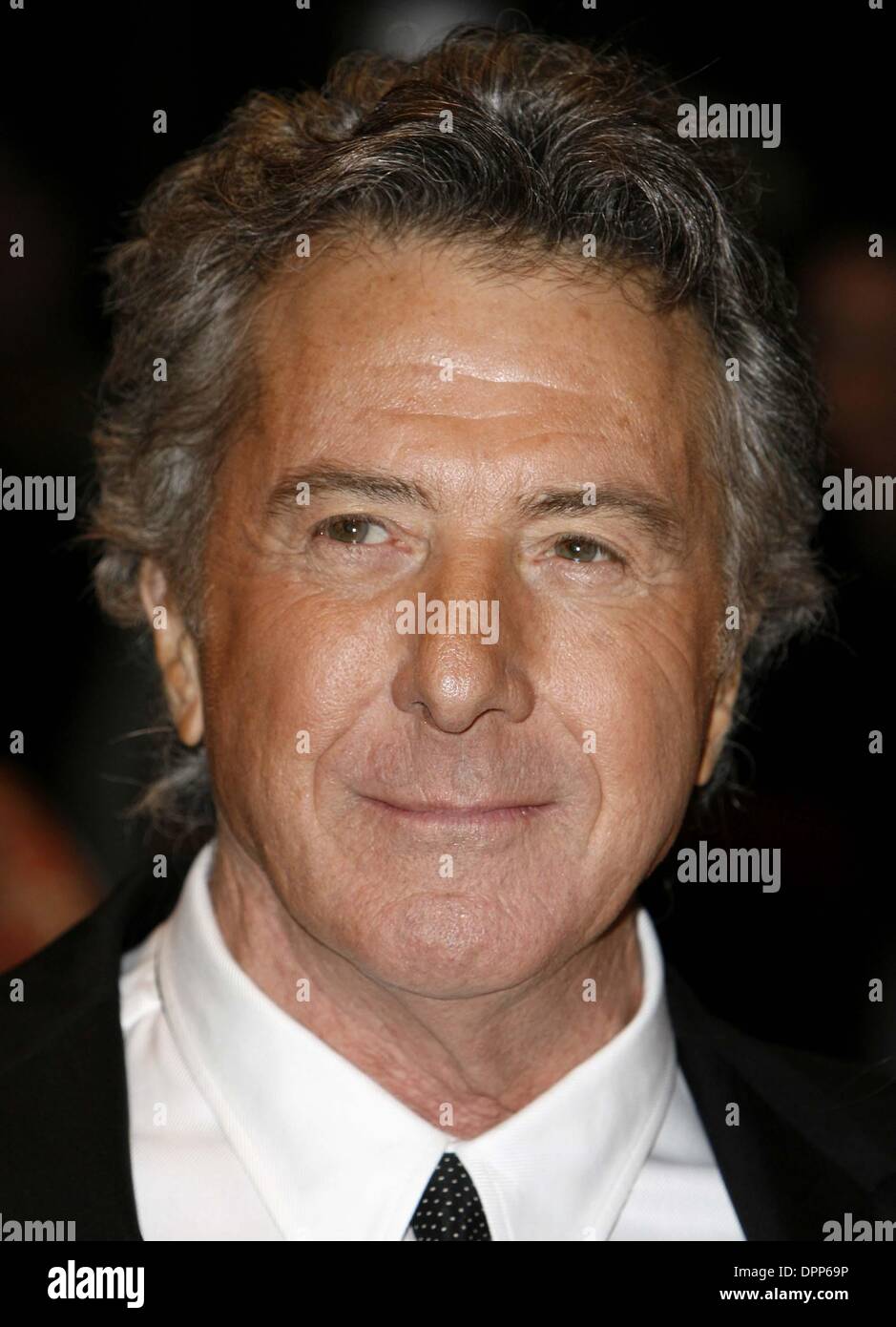 21. Oktober 2006 - das Odeon, LONDON - DUSTIN HOFFMAN. STRANGER THAN FICTION PREMIERE. DAS ODEON, LONDON 20.10.2006. STEWART KENDALL - - 2006.K50375 (Kredit-Bild: © Globe Photos/ZUMAPRESS.com) Stockfoto