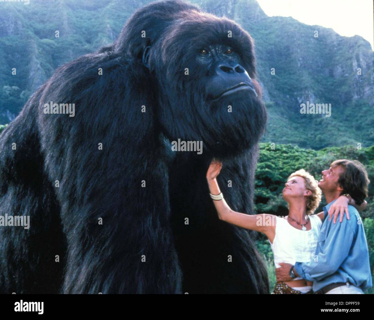 2. Februar 2006 - A12226ADH. MIGHTY JOE YOUNG. BILL PAXTON UND CHARLIZE THERON. MITGELIEFERTE TV-FILM noch (Kredit-Bild: © Globe Photos/ZUMAPRESS.com) Stockfoto