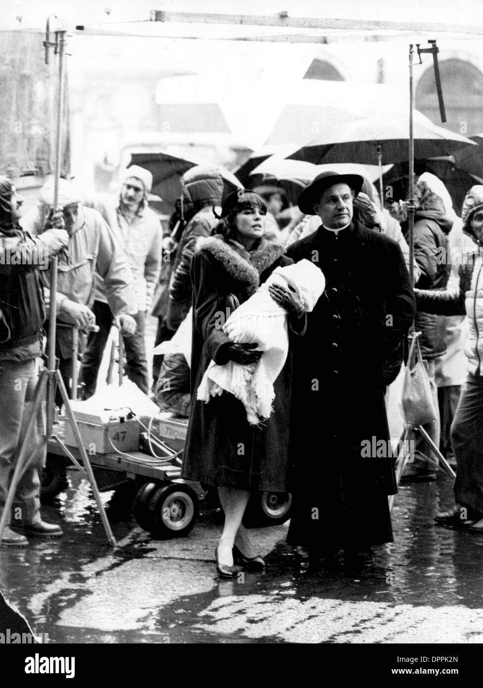 31. März 2006 - ALI MacGRAW IN '' Sturm des Krieges ''. VOM TV-FILM-STILL(Credit Image: © Globe Photos/ZUMAPRESS.com) Stockfoto