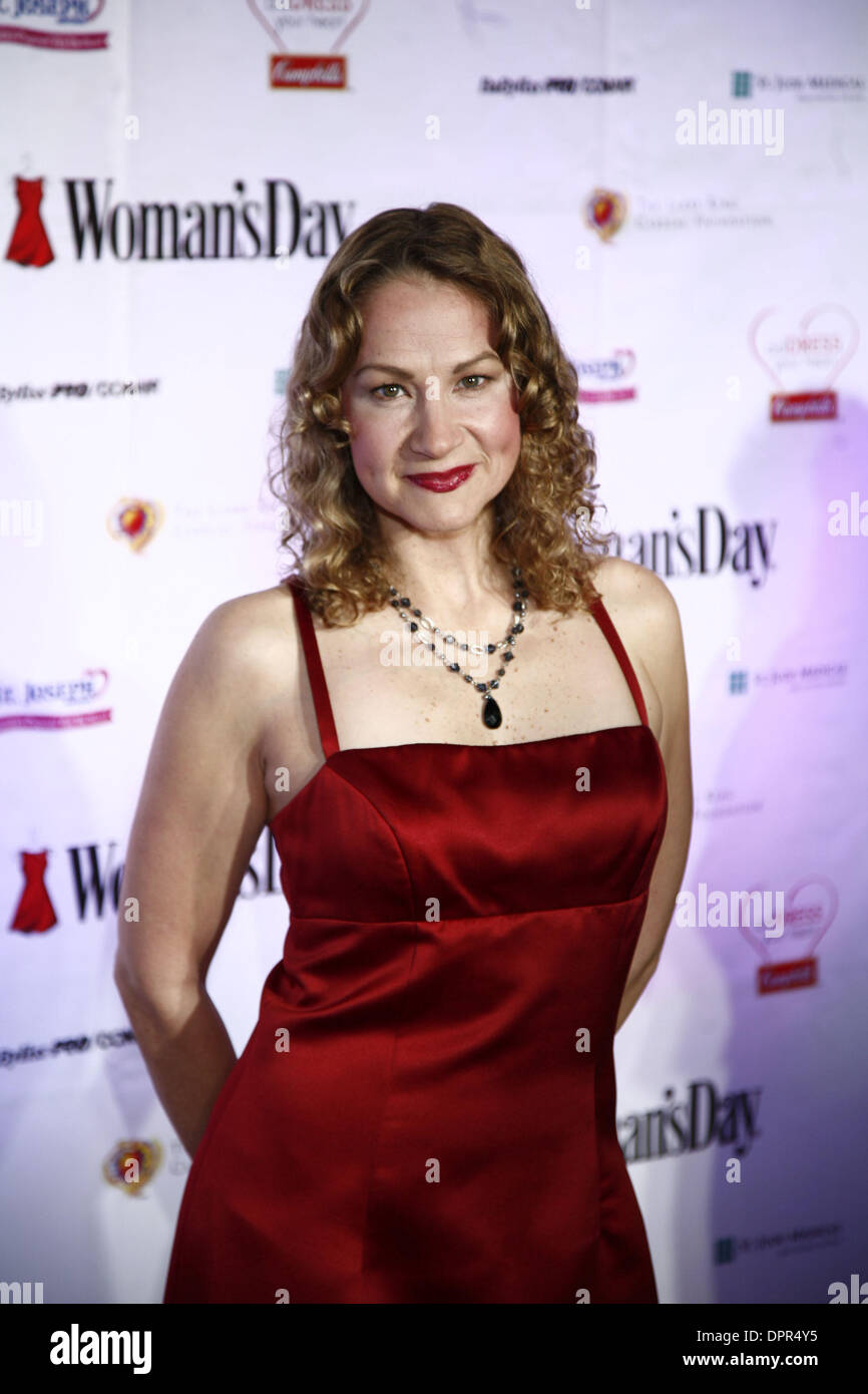 11. Februar 2009 - New York, New York, USA - JOAN OSBORNE bei Ankunft bei der 6. jährlichen Frauen Tag rot Kleid Awards. (Kredit-Bild: © Aviv klein/ZUMA Press) Stockfoto