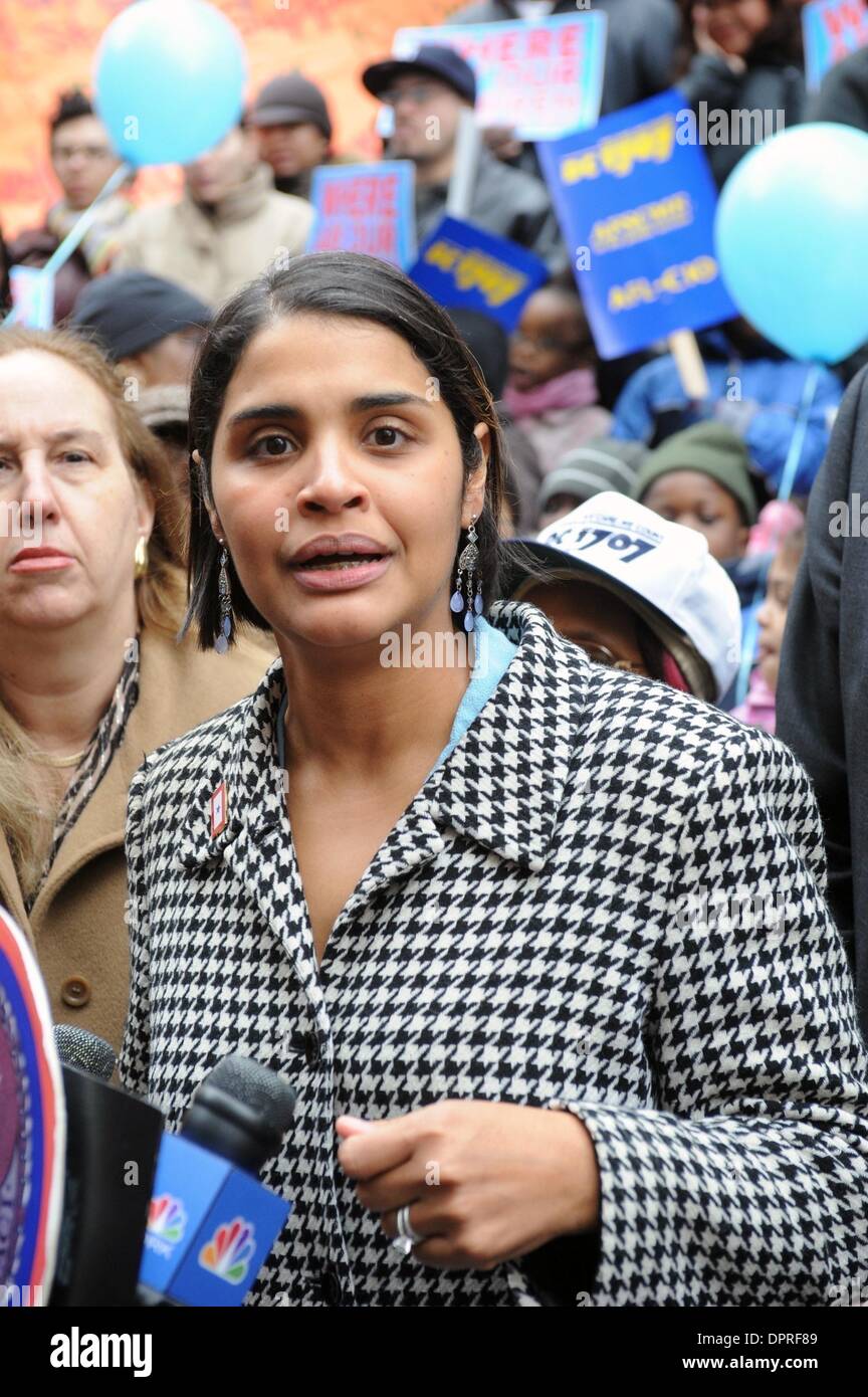 10. Februar 2009 spricht - Manhattan, New York, USA - Councilmember DIANA REYNA Stadt Councilmember Bill de Blasio, Eltern und Kinder auf den Stufen des Department of Education Rallyes wie verlangt er Antworten von der Stadt, wo im kommenden Schuljahr mehr als 3.000 fünf jährigen mit Blick auf Entfernung aus der Stadt Tagespflege System verlagert werden. Nach schlägt einen Plan im November bis m Stockfoto