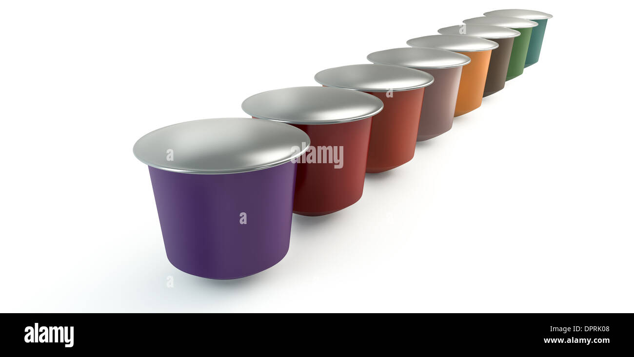 Eine Sammlung von bunten instant-Espresso-Kaffee-Kapseln mit Folie auf einem weißen Hintergrund versiegelt Stockfoto