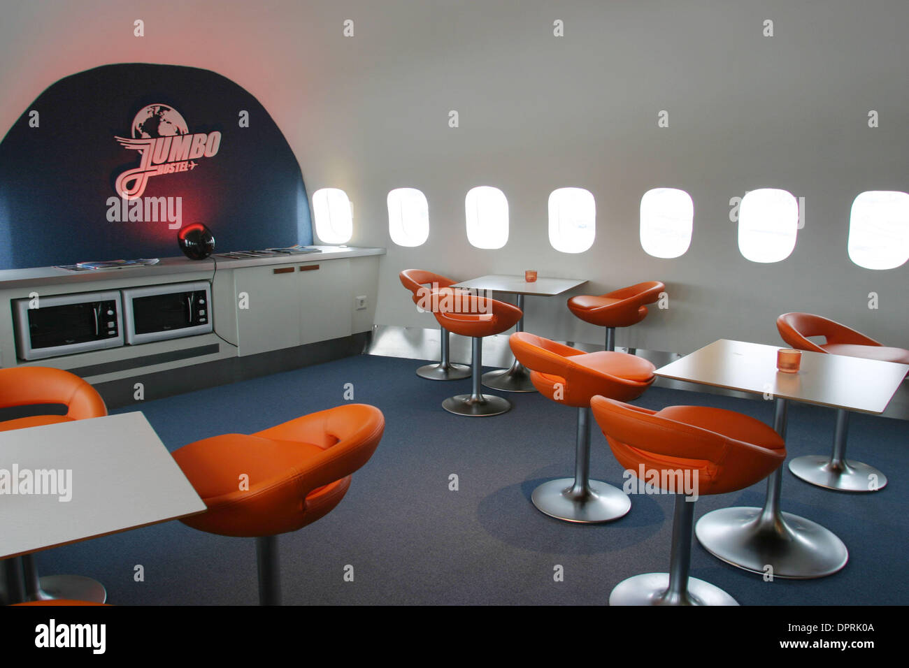 13. März 2009 - Stockholm, Schweden - die Welt ist erste "Jumbo Hostel' am Flughafen Stockholm Arlanda. Das Flugzeug, eine stillgelegte Modell Jumbo-Jet 747-200 im Jahr 1976 erbaut wurde zuletzt von Transjet, eine schwedische Fluggesellschaft betrieben, die im Jahr 2002 in Konkurs ging. Es wurde ursprünglich für Singapore Airlines und später serviert mit legendären Pan Am und vom Hotelier Oscar Dios erworben wurde. Die "Host Stockfoto