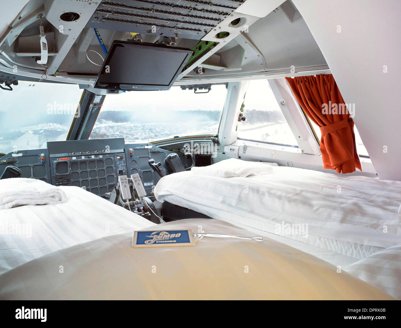 13. März 2009 - Stockholm, Schweden - die Welt ist erste "Jumbo Hostel' am Flughafen Stockholm Arlanda. Das Flugzeug, eine stillgelegte Modell Jumbo-Jet 747-200 im Jahr 1976 erbaut wurde zuletzt von Transjet, eine schwedische Fluggesellschaft betrieben, die im Jahr 2002 in Konkurs ging. Es wurde ursprünglich für Singapore Airlines und später serviert mit legendären Pan Am und vom Hotelier Oscar Dios erworben wurde. Die "Host Stockfoto