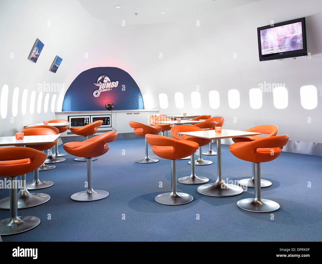 13. März 2009 - Stockholm, Schweden - die Welt ist erste "Jumbo Hostel' am Flughafen Stockholm Arlanda. Das Flugzeug, eine stillgelegte Modell Jumbo-Jet 747-200 im Jahr 1976 erbaut wurde zuletzt von Transjet, eine schwedische Fluggesellschaft betrieben, die im Jahr 2002 in Konkurs ging. Es wurde ursprünglich für Singapore Airlines und später serviert mit legendären Pan Am und vom Hotelier Oscar Dios erworben wurde. Die "Host Stockfoto