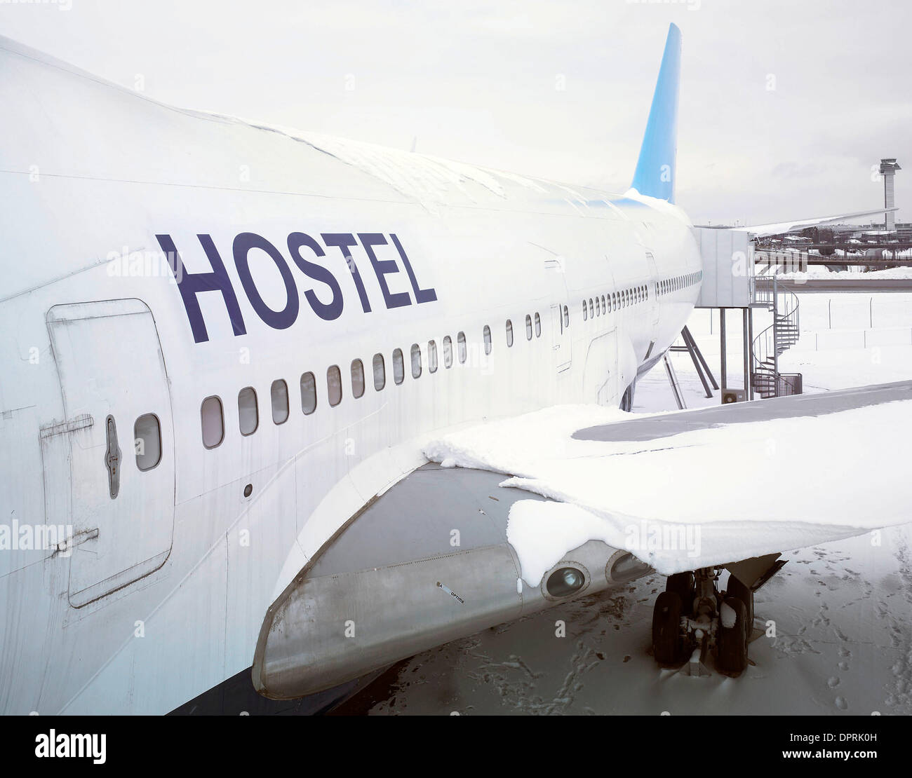 13. März 2009 - Stockholm, Schweden - die Welt ist erste "Jumbo Hostel' am Flughafen Stockholm Arlanda. Das Flugzeug, eine stillgelegte Modell Jumbo-Jet 747-200 im Jahr 1976 erbaut wurde zuletzt von Transjet, eine schwedische Fluggesellschaft betrieben, die im Jahr 2002 in Konkurs ging. Es wurde ursprünglich für Singapore Airlines und später serviert mit legendären Pan Am und vom Hotelier Oscar Dios erworben wurde. Die "Host Stockfoto