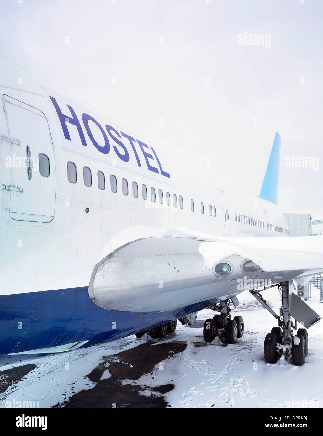 13. März 2009 - Stockholm, Schweden - die Welt ist erste "Jumbo Hostel' am Flughafen Stockholm Arlanda. Das Flugzeug, eine stillgelegte Modell Jumbo-Jet 747-200 im Jahr 1976 erbaut wurde zuletzt von Transjet, eine schwedische Fluggesellschaft betrieben, die im Jahr 2002 in Konkurs ging. Es wurde ursprünglich für Singapore Airlines und später serviert mit legendären Pan Am und vom Hotelier Oscar Dios erworben wurde. Die "Host Stockfoto