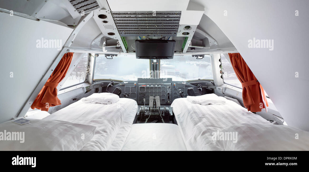 13. März 2009 - Stockholm, Schweden - die Welt ist erste "Jumbo Hostel' am Flughafen Stockholm Arlanda. Das Flugzeug, eine stillgelegte Modell Jumbo-Jet 747-200 im Jahr 1976 erbaut wurde zuletzt von Transjet, eine schwedische Fluggesellschaft betrieben, die im Jahr 2002 in Konkurs ging. Es wurde ursprünglich für Singapore Airlines und später serviert mit legendären Pan Am und vom Hotelier Oscar Dios erworben wurde. Die "Host Stockfoto
