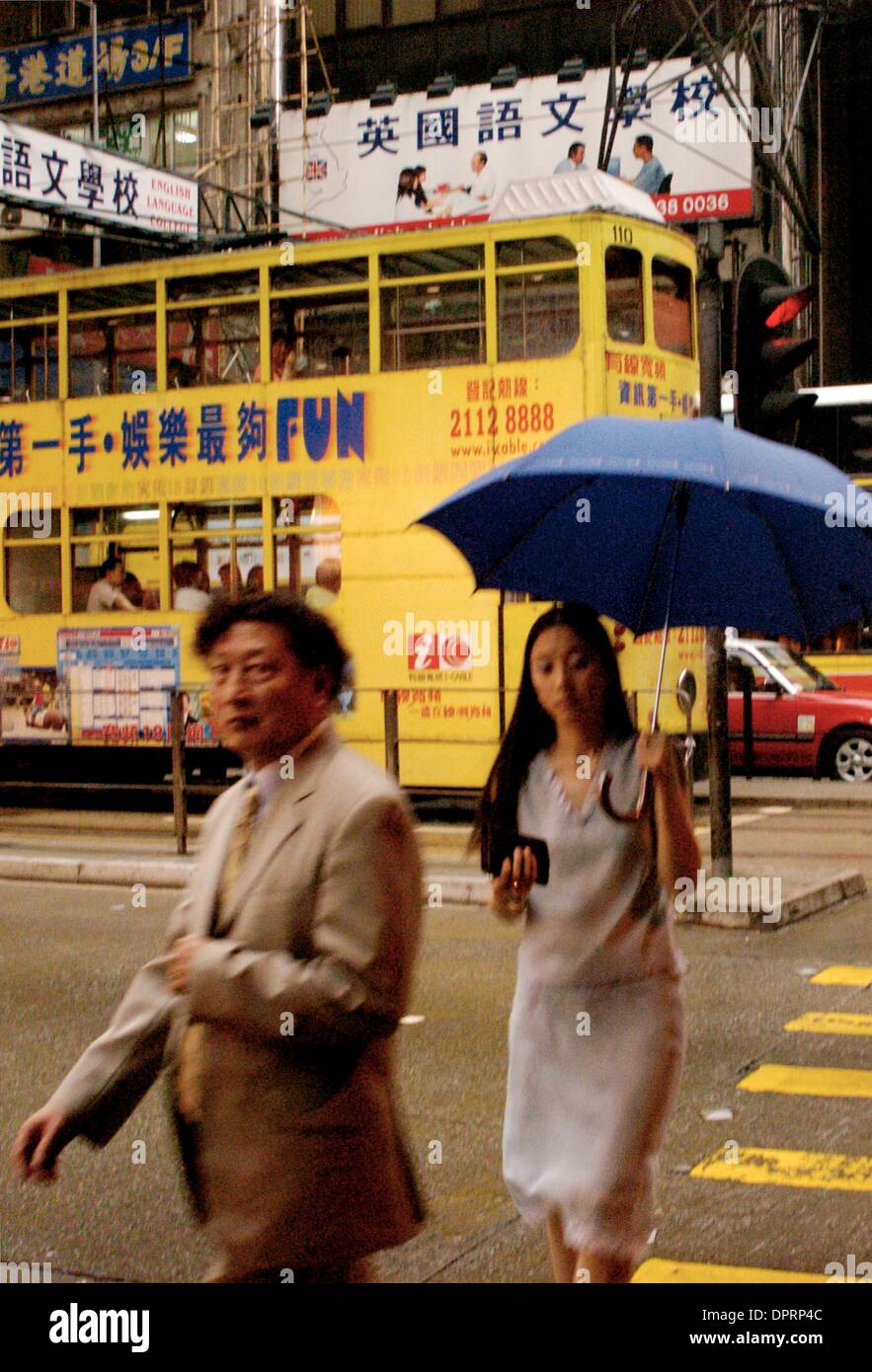 30. Dezember 2008 Reisen in der Stadt von Hong Kong - Hong Kong, China - Fußgänger. (Kredit-Bild: © Rafael Ben-Ari/Chamäleons Auge/ZUMA Press) Einschränkungen: Unbekanntes Datum! Stockfoto