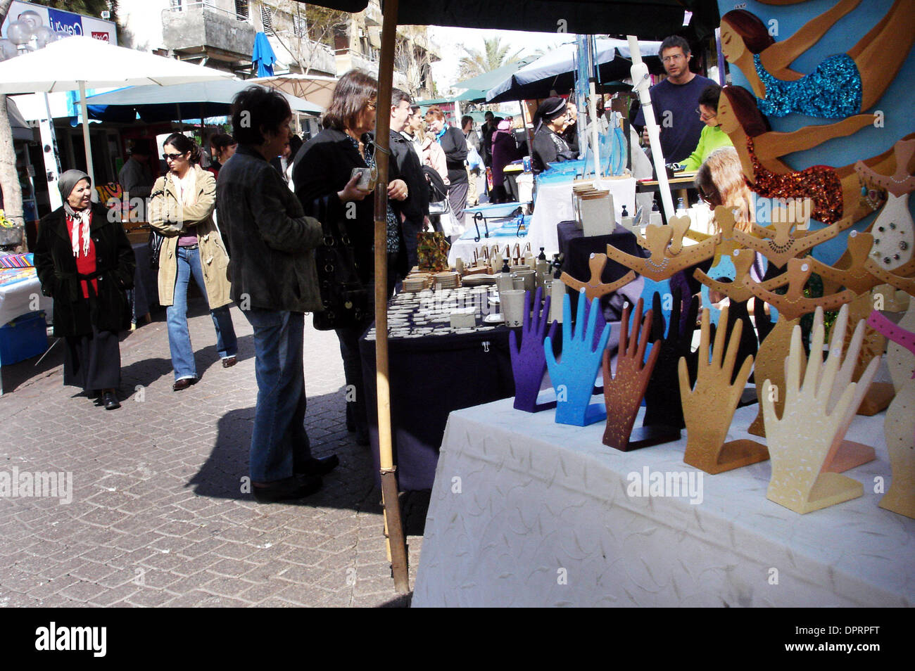31. Dezember 2008 - Tel Aviv, Israel - Israelis Einkaufen auf dem Carmelmarkt in Tel Aviv, Israel. (Kredit-Bild: © Rafael Ben-Ari/Chamäleons Auge/ZUMA Press) Stockfoto