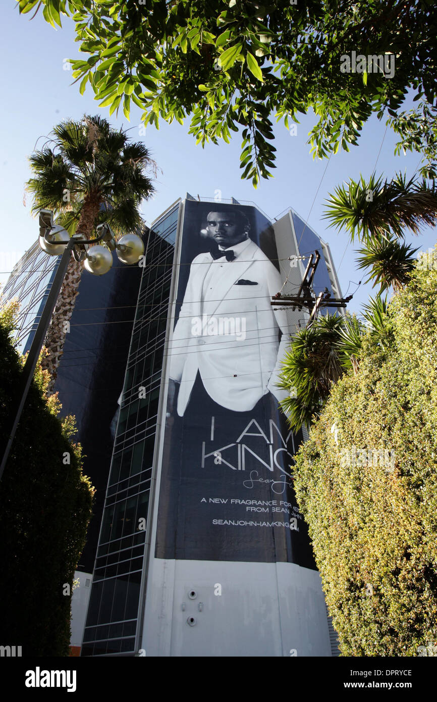12. Februar 2009 - Los Angeles, Kalifornien, USA - die Supergraphics, die die Seiten von Gebäuden in der Stadt Los Angeles abdecken. Los Angeles Feuer Inspektoren sagte, dass sie der Eigentümer von fast 20 Gebäuden, Supergraphics an der Außenwand des ihre Eigenschaften zu entfernen bestellt haben. (Kredit-Bild: © Ringo Chiu/ZUMA Press) Stockfoto