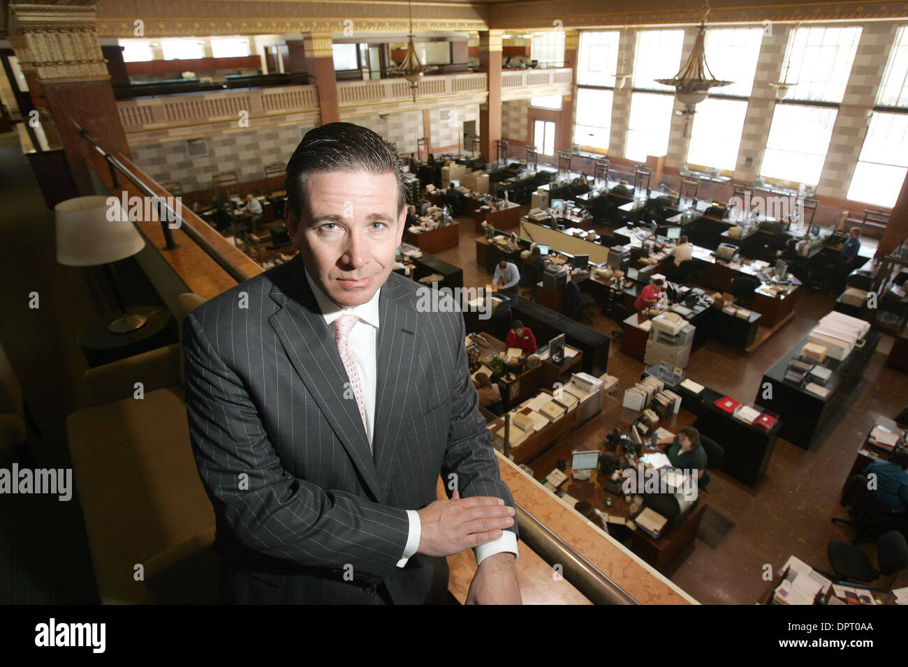 15. April 2009 - Los Angeles, Kalifornien, USA - HENRY WALKER, CEO der Landwirte & Merchants Bank in Long Beach. (Kredit-Bild: © Ringo Chiu/ZUMA Press) Stockfoto