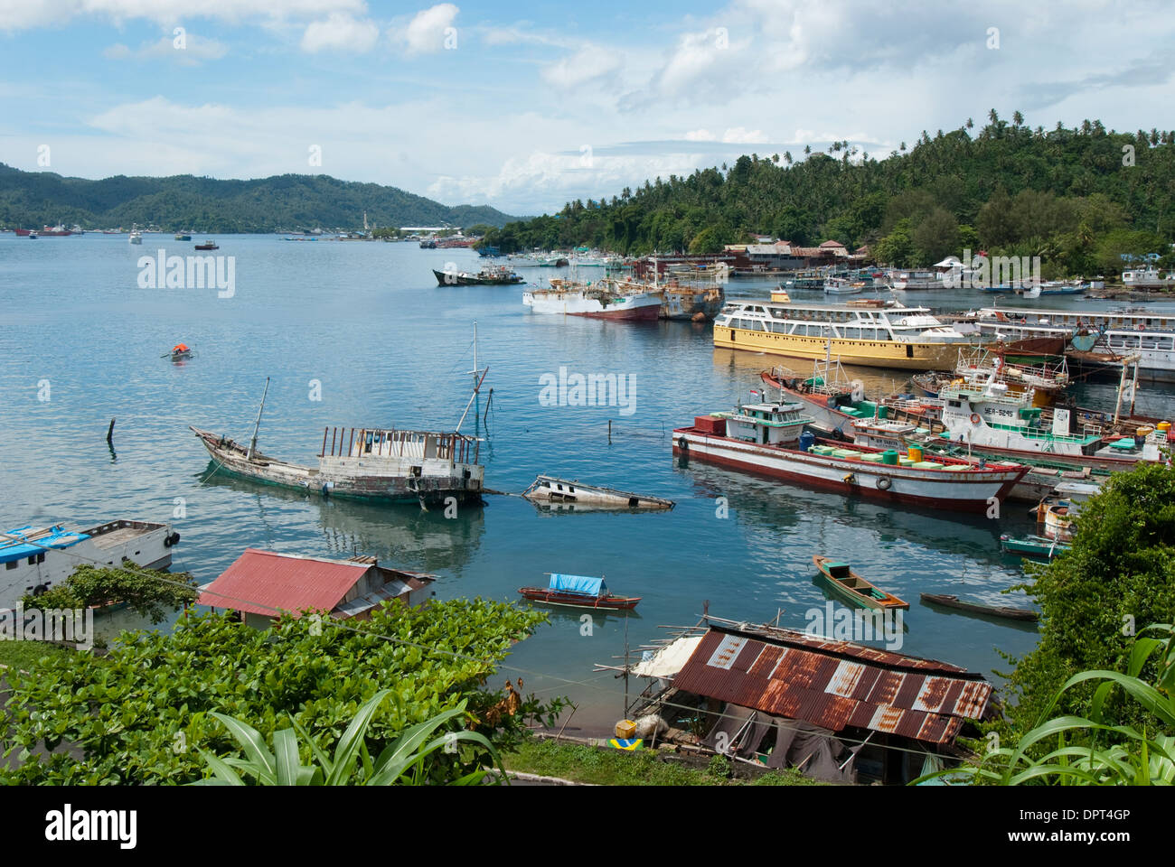 Geschäftigen Hafen, Lembeh Strait, Nord Sulewesi, Indonesien. Stockfoto