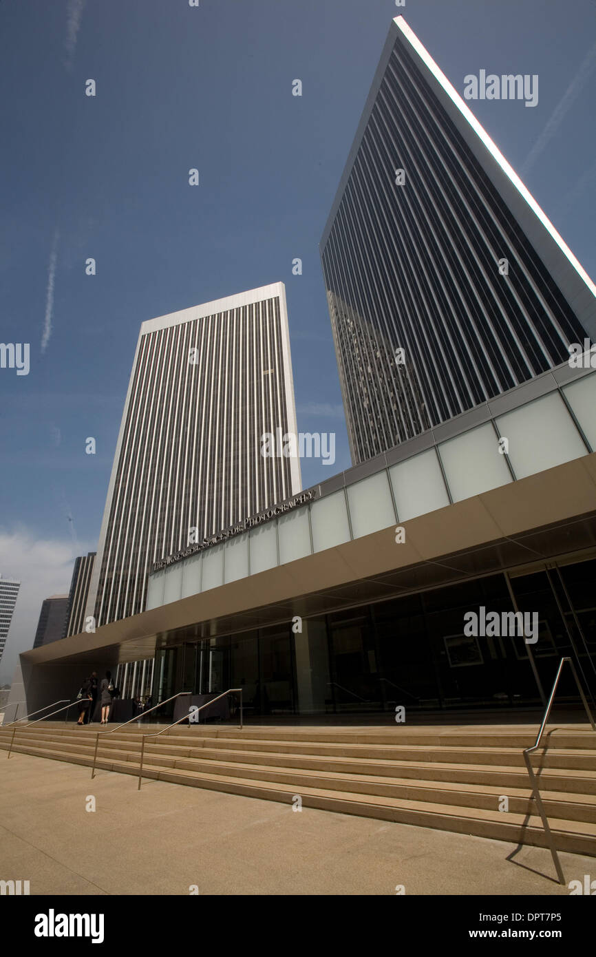 19. März 2009 soll - Los Angeles, Kalifornien, USA - das Innere der Annenberg-Raum für Fotografie Kameraelemente, darunter eine Decke Skulptur ähnlich einer Kamera-Auslöser und Wände fließen wie Film durch eine Kamera zur Rechnung tragen. Der Annenberg-Raum für Fotografie, erstellt von der Annenberg-Stiftung im Jahr 2000 Avenue of Stars in Los Angeles öffnet sich auf der Stockfoto