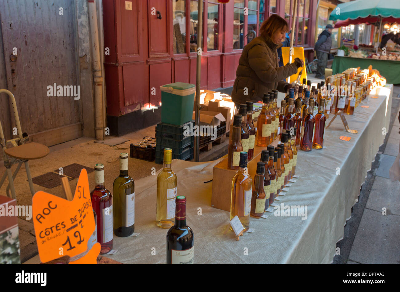 Farmers Market Day, Obst, Gemüse und einheimischen Produkten in St. Cyprien, Dordogne, Frankreich. Stockfoto