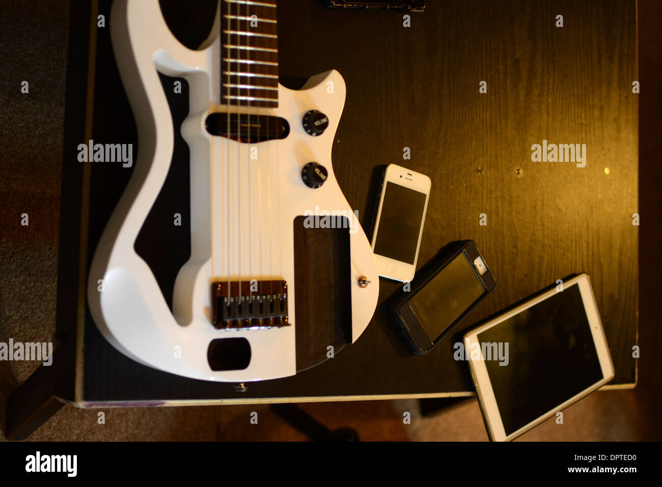 Rick Hanes Gitarren von Sidoarjo, Indonesien wurden als Gitarre des Jahres 2012 benannt Stockfoto