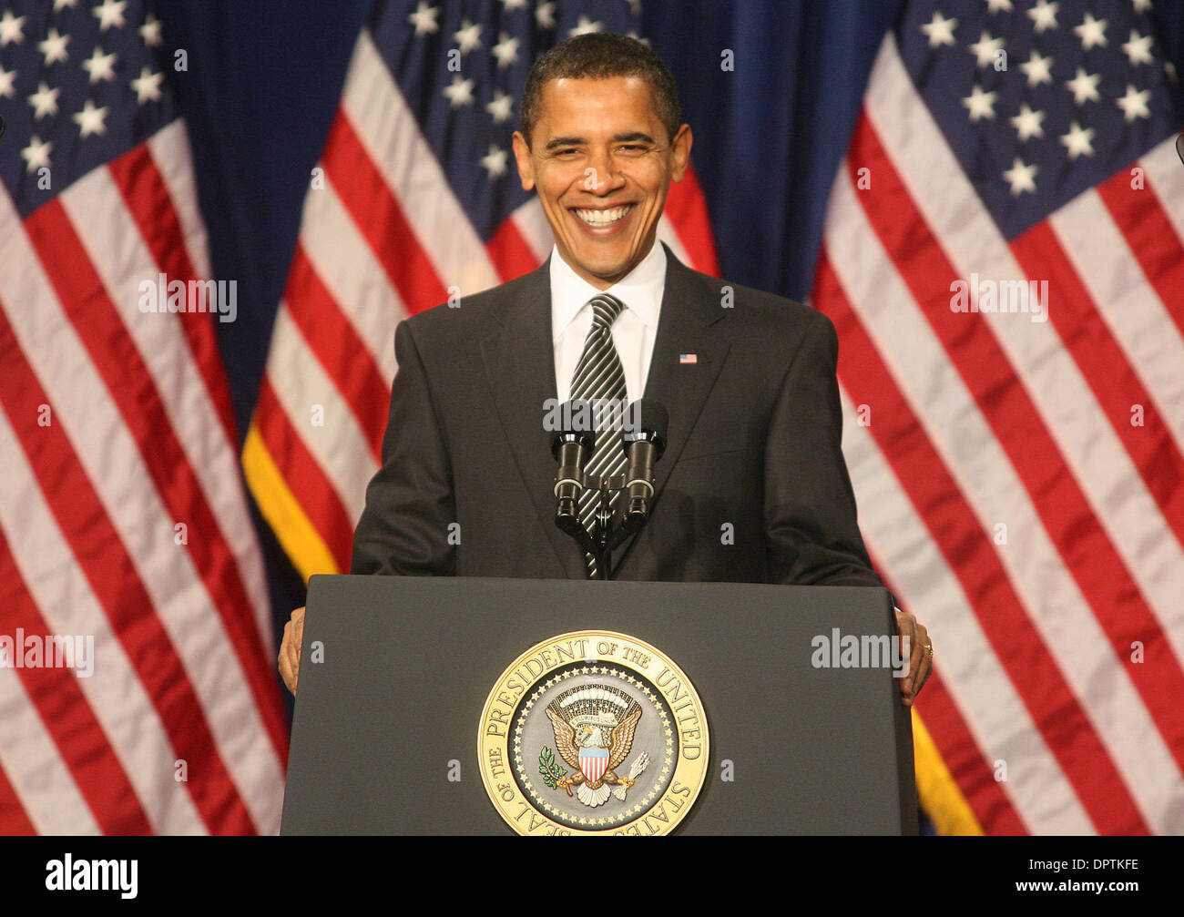 18. Februar 2009 - Mesa, Arizona, USA - Präsident BARACK OBAMA spricht das Publikum an Dobson High School. Präsident Obama war in der Stadt, weil Arizona die dritte hat höchste Abschottung in Amerika.  (Kredit-Bild: © Darryl Webb/East Valley Tribune/ZUMA Press) Stockfoto