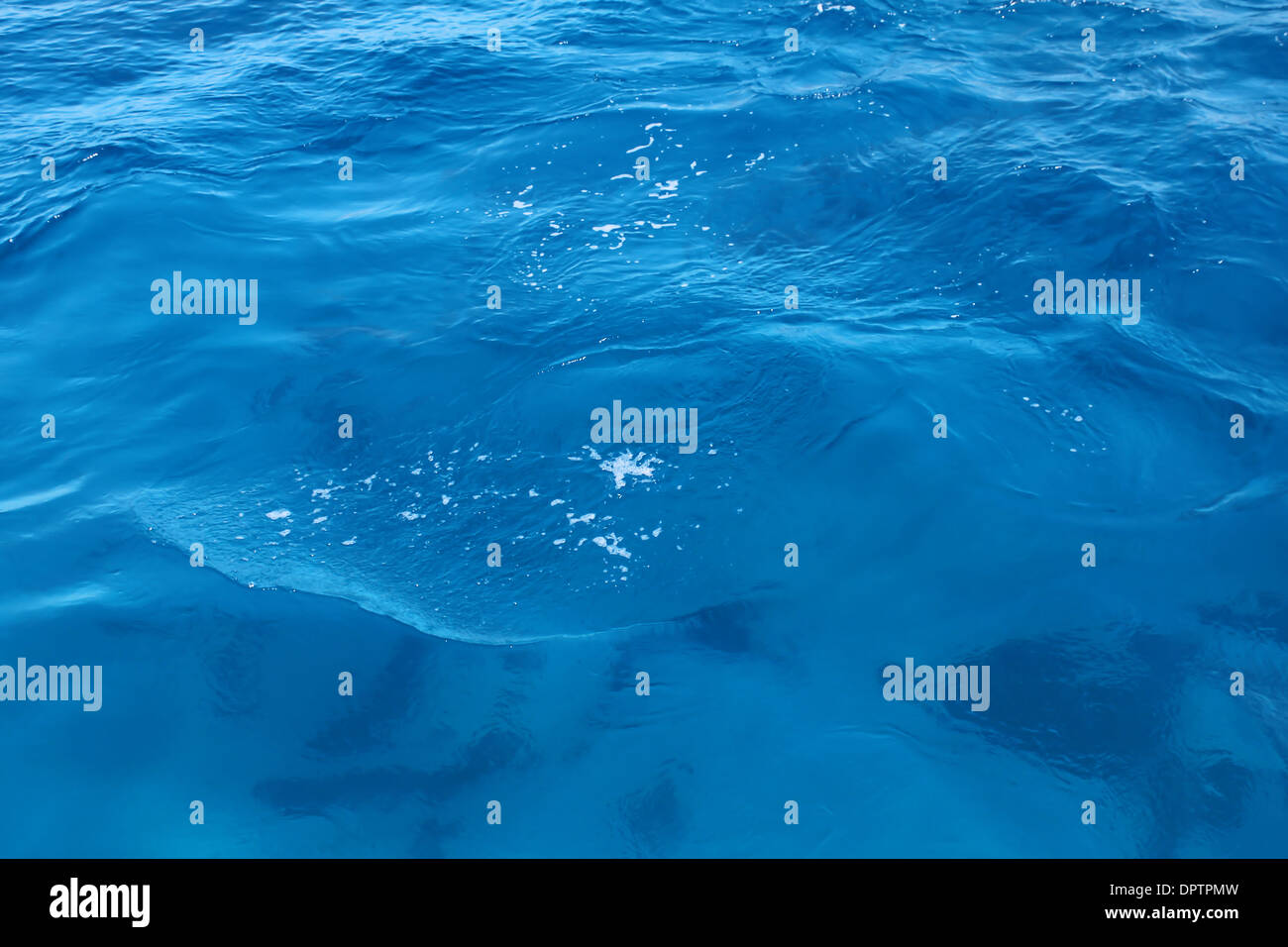 Blaues Meerwasser Stockfoto