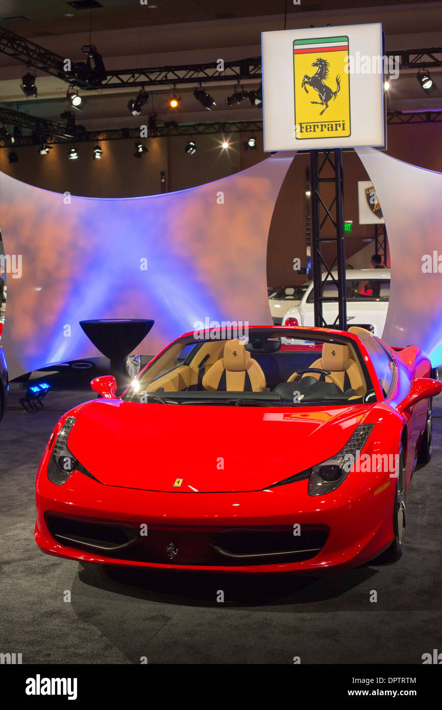 Detroit, Michigan - A Ferrari 458 Spider in einer Anzeige von Luxus-Autos während der North American International Auto Show. Stockfoto