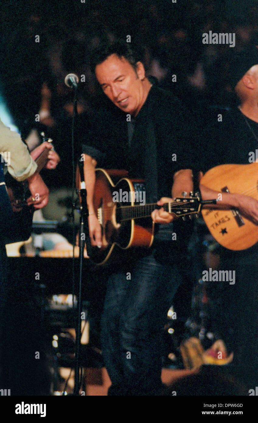 K62290MBR. Clearwater-Benefiz-Konzert Pete Seegers 90. Geburtstag am Madison Square Garden, New York 05-03-2009.Photo von Michael Brito-Globe Fotos, inc... BRUCE SPRINGSTEEN (Kredit-Bild: © Globe Photos/ZUMAPRESS.com) Stockfoto