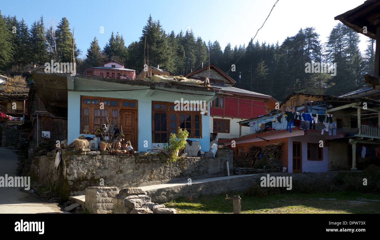 Straßenszene, Naggar Dorf, Kullu Valley District, Himachal Pradesh, N Indien Stockfoto