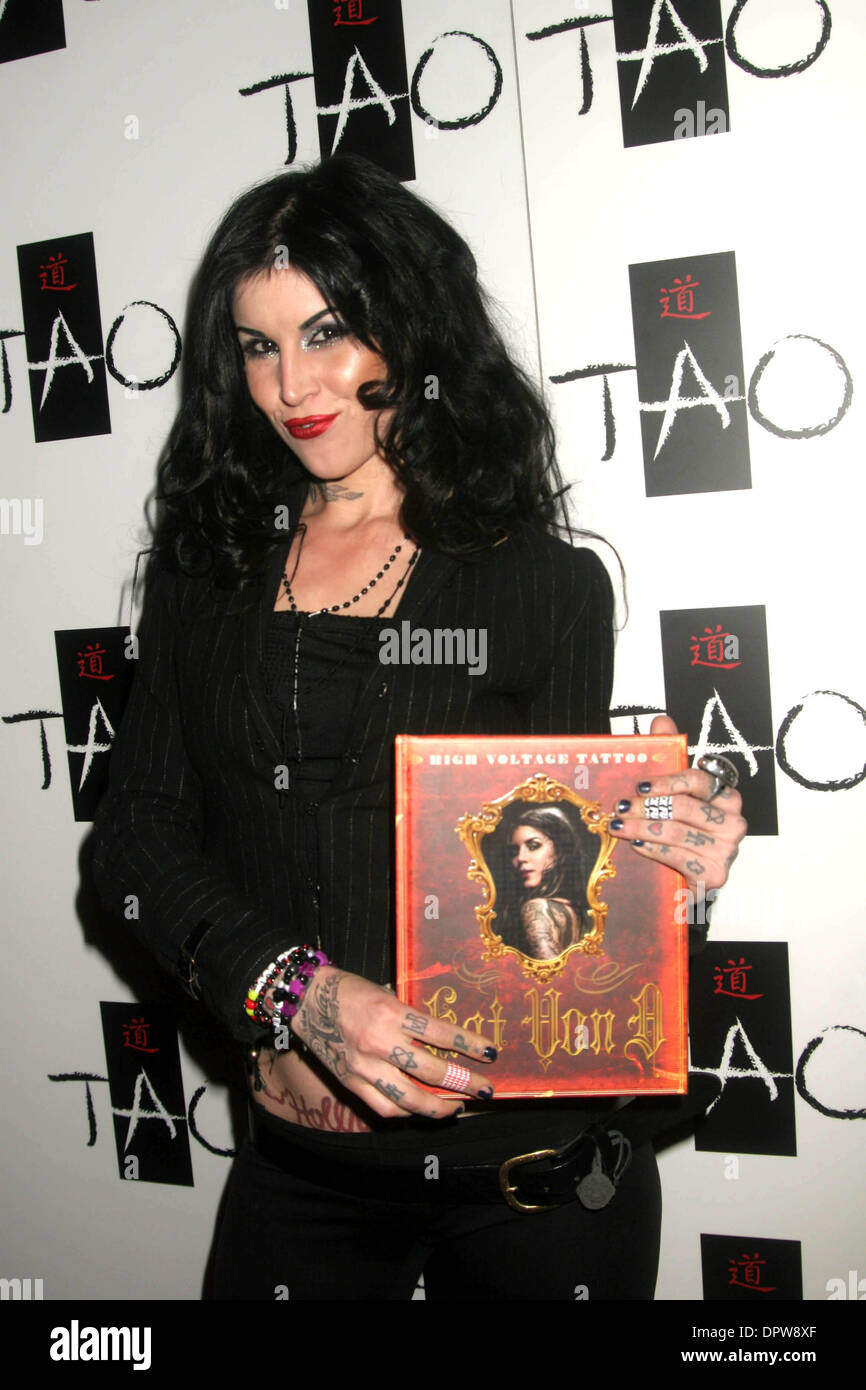 K60873EG. KAT VON D HÄLT EINE PARTY FÜR IHR BUCH "HIGH VOLTAGE TATTOO'' RESTAURANT TAO IM INNEREN DAS VENETIAN RESORT AND CASINO, LAS VEGAS NV 02-05-2009.PHOTO VON ED GELLER-GLOBE FOTOS. KAT VON D (Kredit-Bild: © Ed Geller/Globe Photos/ZUMAPRESS.com) Stockfoto
