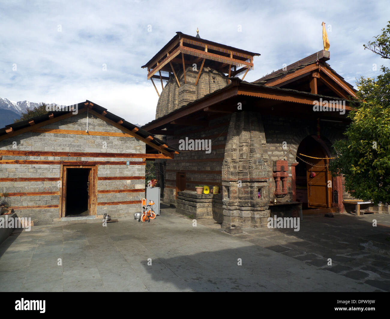 Hinduistischen Krishna/Murlidha-Tempel-Komplex, Seriengeschäft, Naggar, Kullu-Tal, Himachal Pradesh, Nordindien. Stockfoto