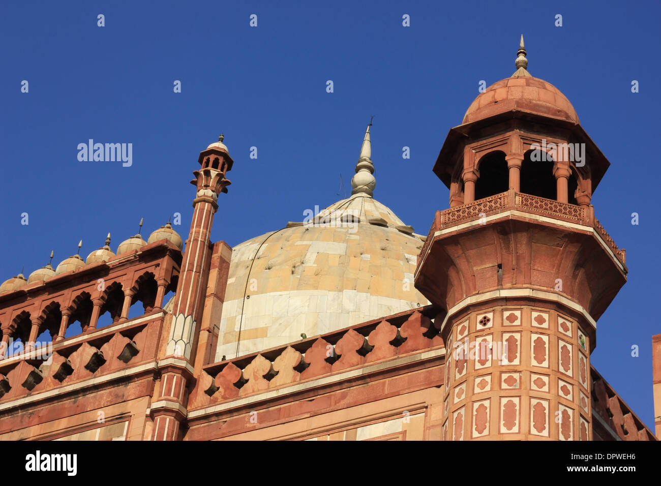Safdarjung Grab ist ein Sandstein und Marmor Mausoleum in Delhi, Indien. Es wurde 1754 in den späten Mughal Empire Stil für Nawab Safdarjung gebaut. Stockfoto