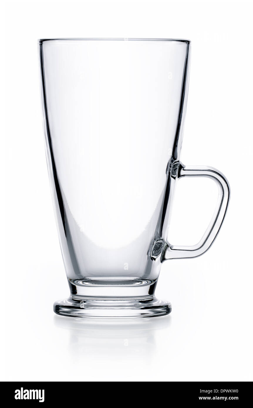 Geschirr: leeres Glas Teetasse, isoliert auf weißem Hintergrund Stockfoto