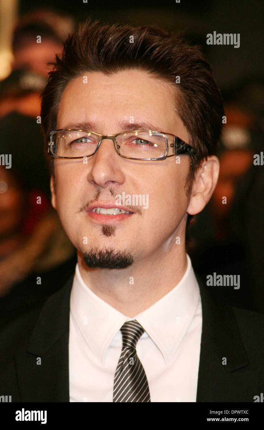 9. Dezember 2008 - New York, NY, USA - Regisseur SCOTT DERRICKSON besucht die New Yorker Premiere von "The Day Earth Stood Still" auf dem AMC Loews Lincoln Square statt. (Kredit-Bild: © Nancy Kaszerman/ZUMA Press) Stockfoto