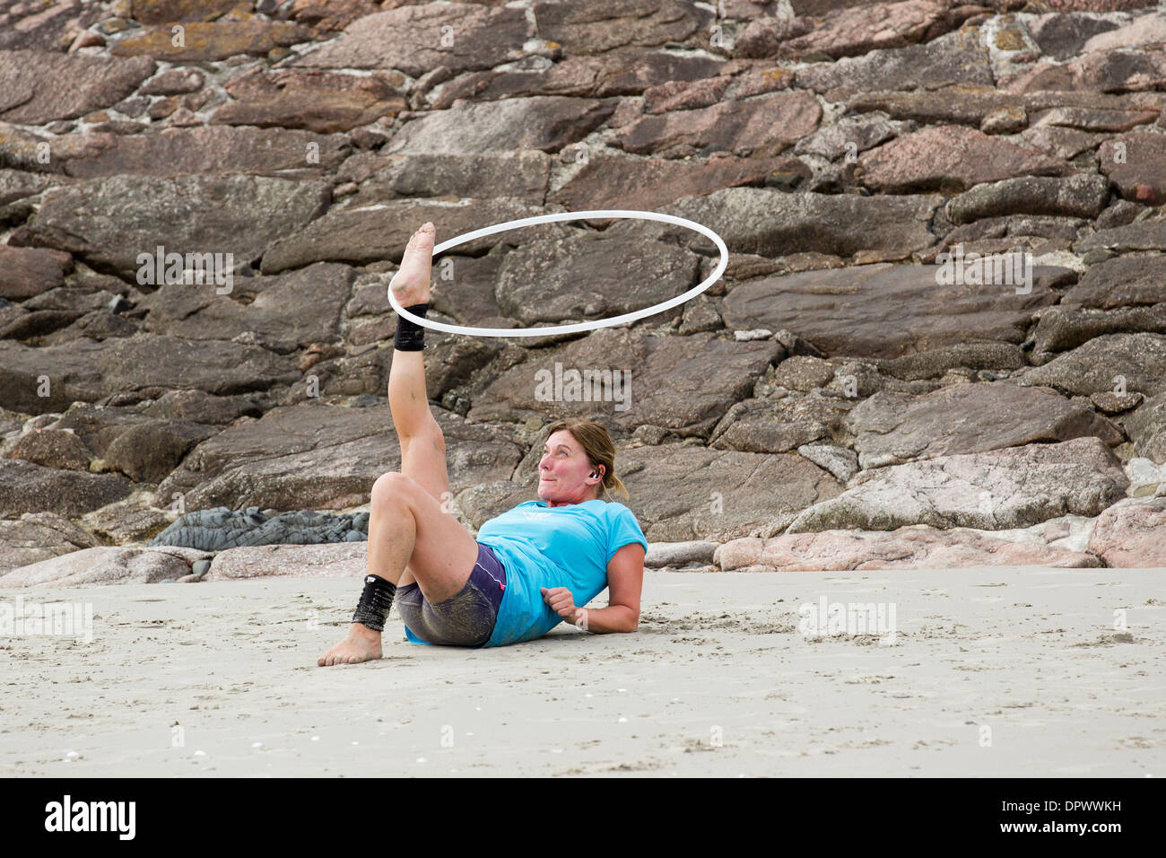 Hula-Hoop Spaß Training auf Jersey Buche Stockfoto