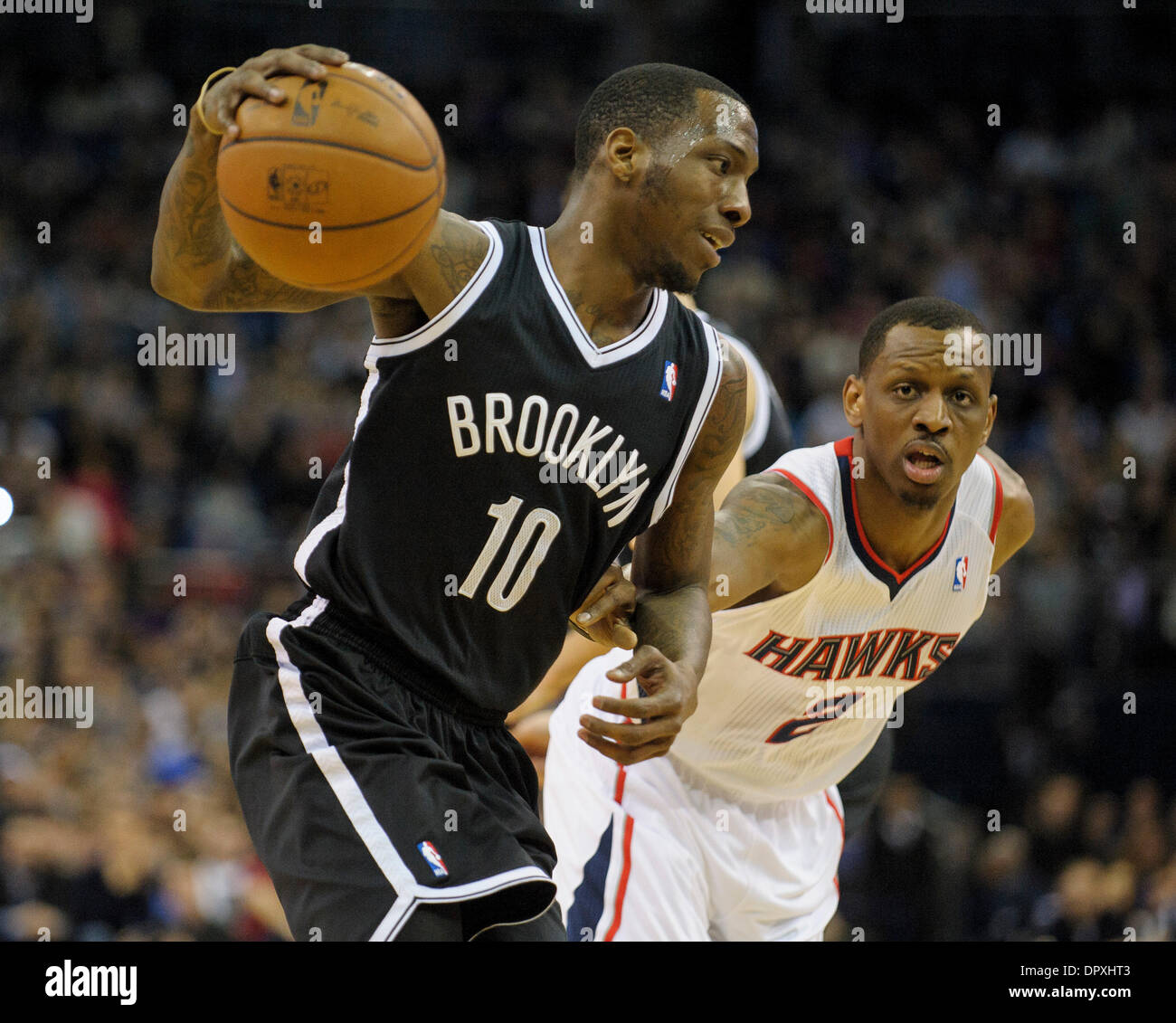 London, UK. 16. Januar 2014. Brooklyn Nets Guard Tyshawn Taylor [10] in Aktion während der NBA Spiel der regulären Saison zwischen den Atlanta Hawks und der Brooklyn Nets von der O2 Arena. Bildnachweis: Aktion Plus Sport/Alamy Live-Nachrichten Stockfoto