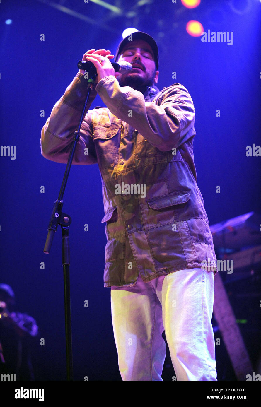 30. Januar 2009 hält - Myrtle Beach, South Carolina, USA - Sänger ELAN ATIAS der Band, die The Wailers live als ihre 2009-Exodus-Tour führt, in das House of Blues. (Kredit-Bild: © Jason Moore/ZUMA Press) Stockfoto