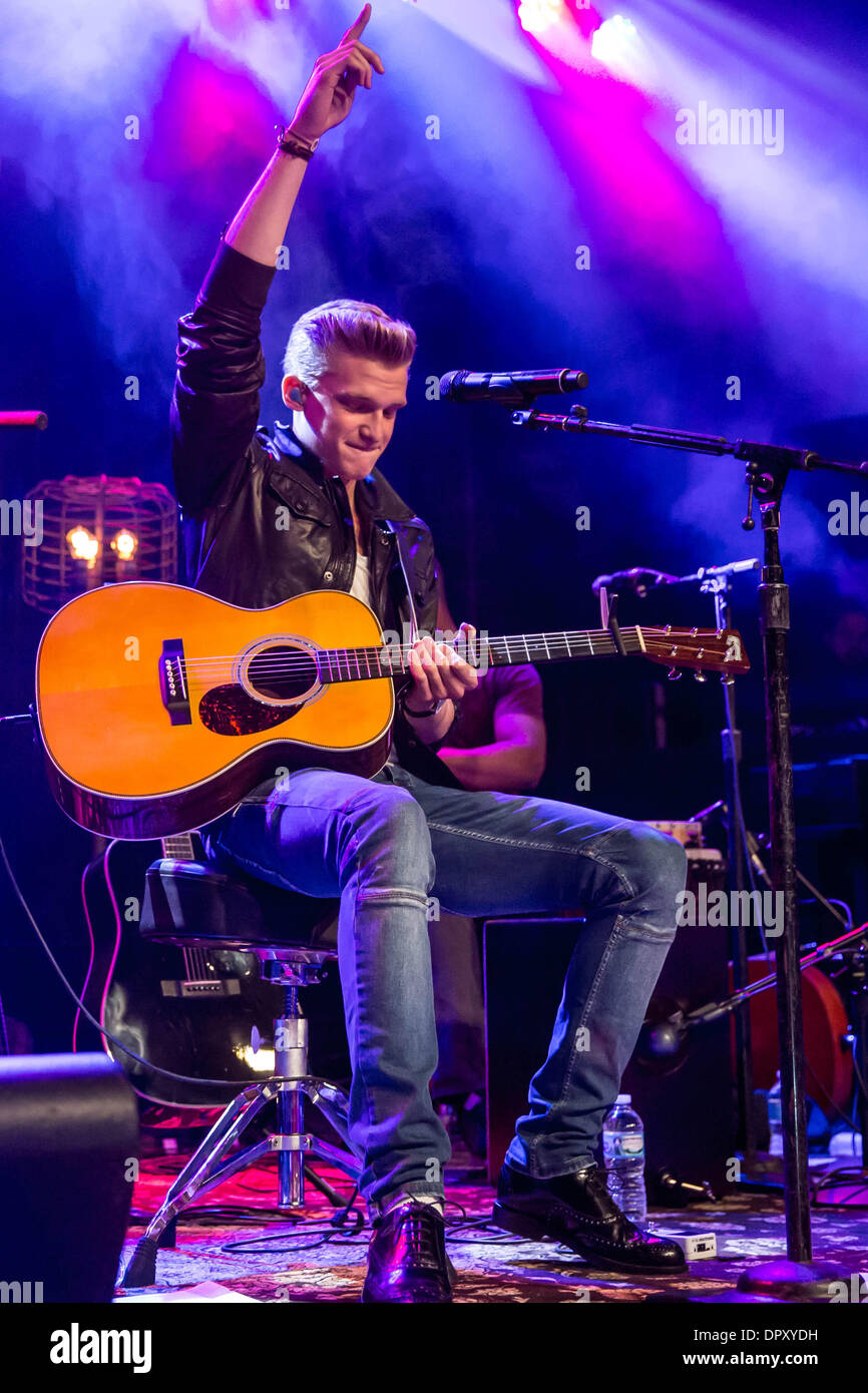 Detroit, Michigan, USA. 15. Januar 2014. Pop-Sensation CODY SIMPSON auf seiner Acoustic Sessions Tour in St. Andrews Hall in Detroit, MI 15. Januar 2014 Credit: Marc Nader/ZUMA Wire/ZUMAPRESS.com/Alamy Live News Stockfoto