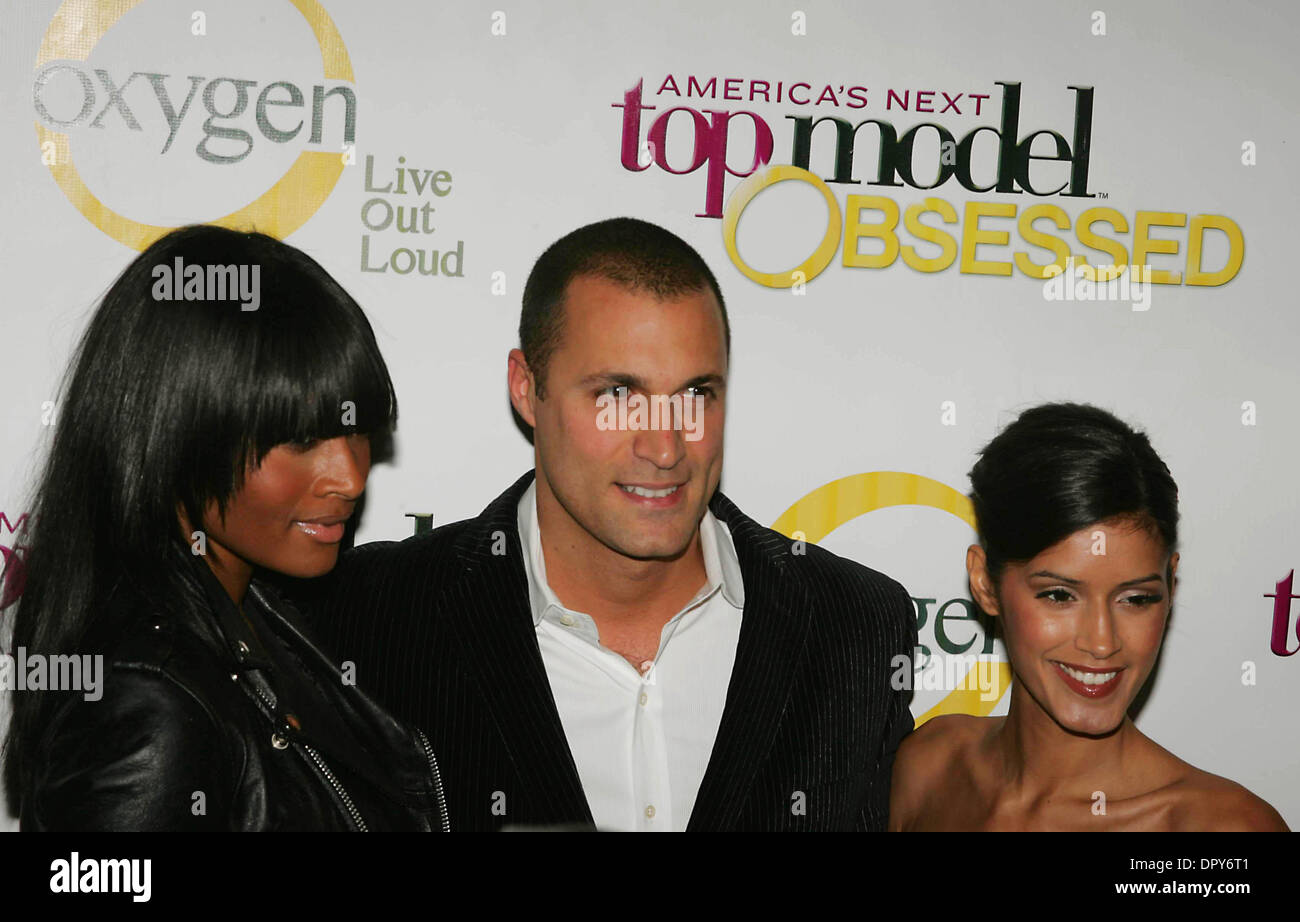 K60912RM. LAUNCH PARTY FÜR '' AMERIKAS NEXT TOP MODEL: BESESSEN '' IN GOTHAM HALL IN NEW YORK CITY 01-12-2009.PHOTOS VON RICK MACKLER ENTFERNUNGSMESSER-GLOBE FOTOS INC. Â © 2009..DANIELLE EVANS mit NIGEL BARKER und JASLENE GONZALEZ (Kredit-Bild: © Rick Mackler/Globe Photos/ZUMAPRESS.com) Stockfoto