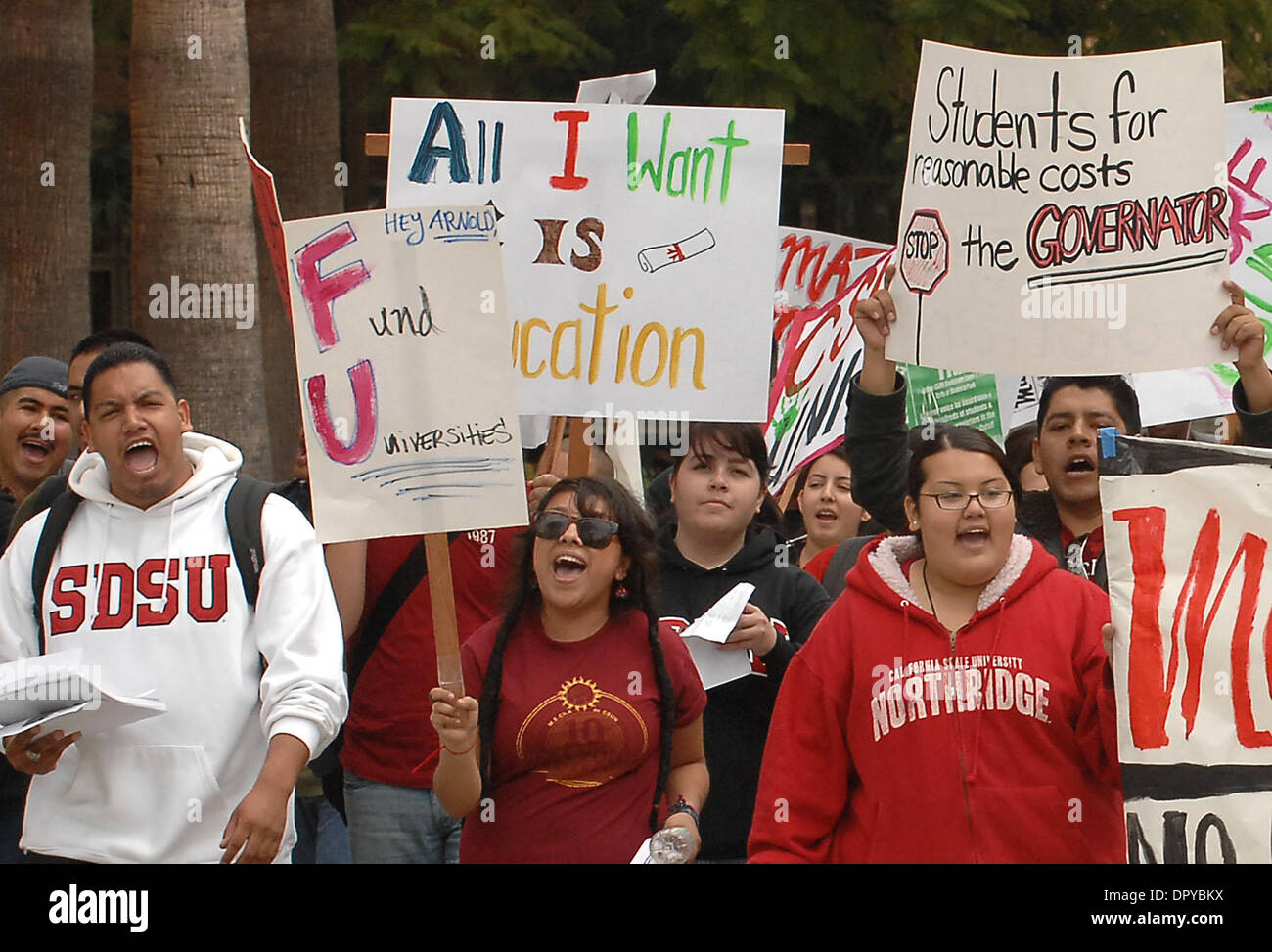 11. März 2009 März - Northridge, Kalifornien, USA - Studenten an der California State University Northridge auf dem Campus aus Protest gegen Haushaltskürzungen. Northridge, CA 11.03.2009. (Kredit-Bild: © John McCoy / Los Angeles Daily News/ZUMA Press) Einschränkungen: * USA Boulevardpresse Rechte heraus * Stockfoto