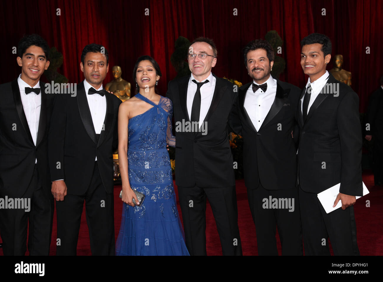 22 Februar 2009 Statt Hollywood Kalifornien Usa Von Slumdog Millionaire L R Goss Schauspieler Dev Patel Irrfan Khan Und Freida Pinto Britische Regisseur Danny Boyle Und Schauspieler Anil Kapoor Und Madhur