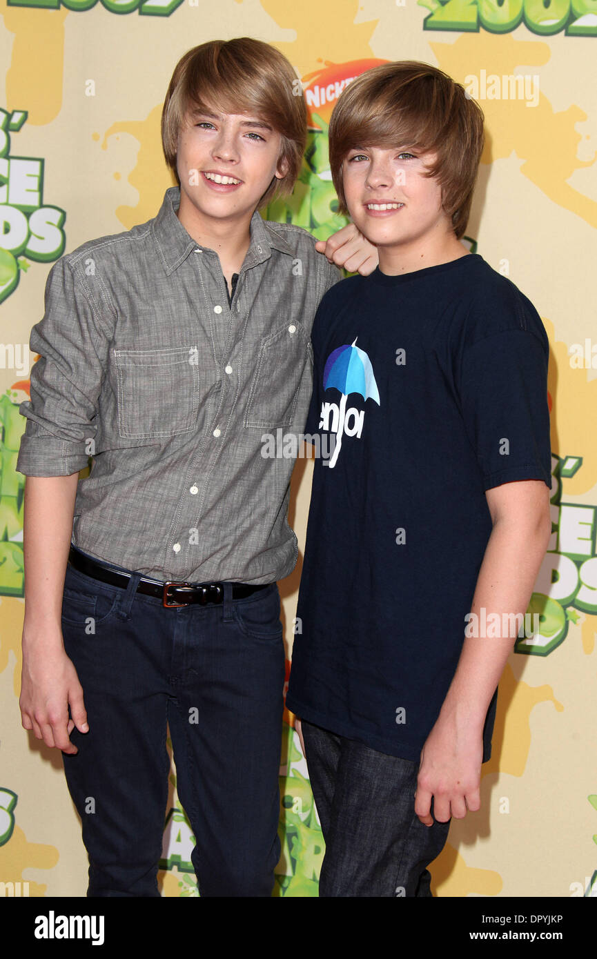 28. März 2009 statt - Westwood, Kalifornien, USA - Schauspieler DYLAN & COLE SPROUSE Ankunft in Nickelodeon 22. Annual Kids' Choice Awards an UCLA Pauley Pavilion. (Kredit-Bild: © Lisa O'Connor/ZUMA Press) Stockfoto