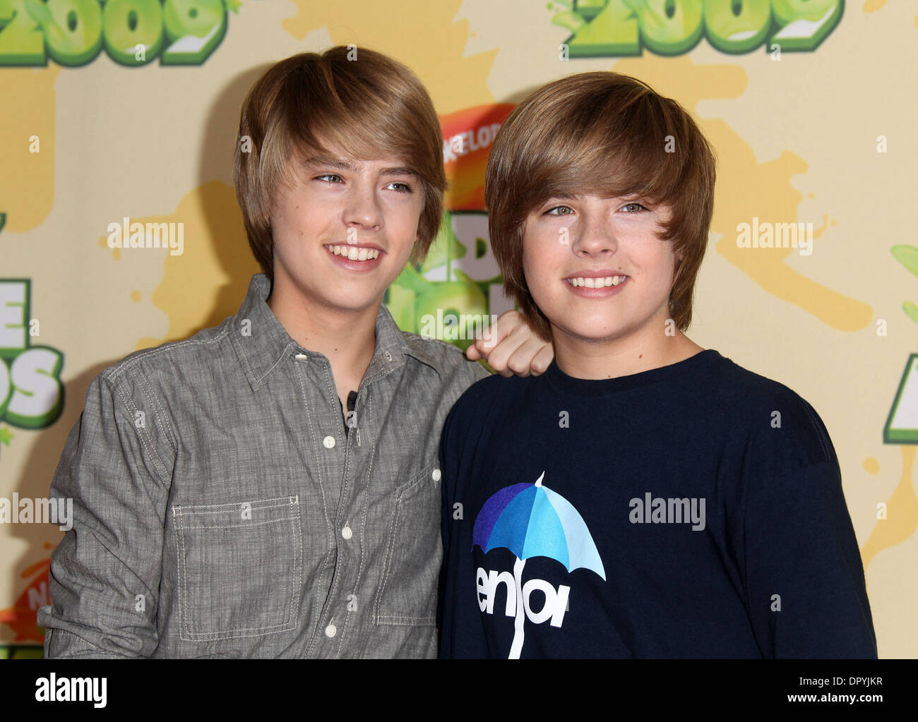 28. März 2009 statt - Westwood, Kalifornien, USA - Schauspieler DYLAN & COLE SPROUSE Ankunft in Nickelodeon 22. Annual Kids' Choice Awards an UCLA Pauley Pavilion. (Kredit-Bild: © Lisa O'Connor/ZUMA Press) Stockfoto