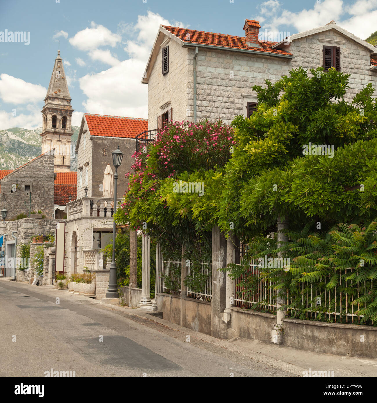 Hauptstraße von alten Küstenort Perast in Montenegro Stockfoto