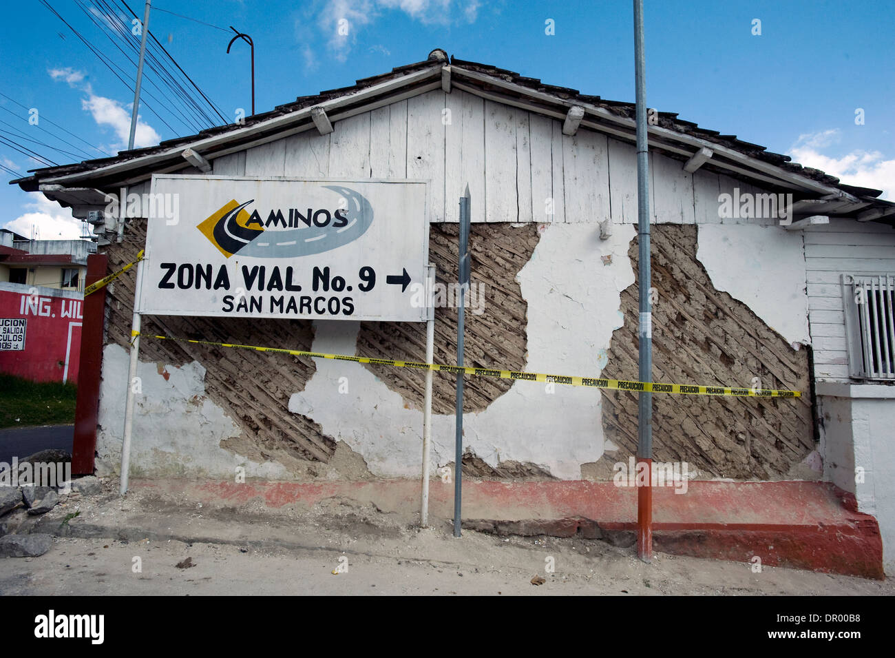 Eine beschädigte Haus gelb mit Klebeband in San Marcos. San Marcos war die härteste Kollisionsbereich durch eine 7.4 Erdbeben Guatemala am 7. November. Stockfoto