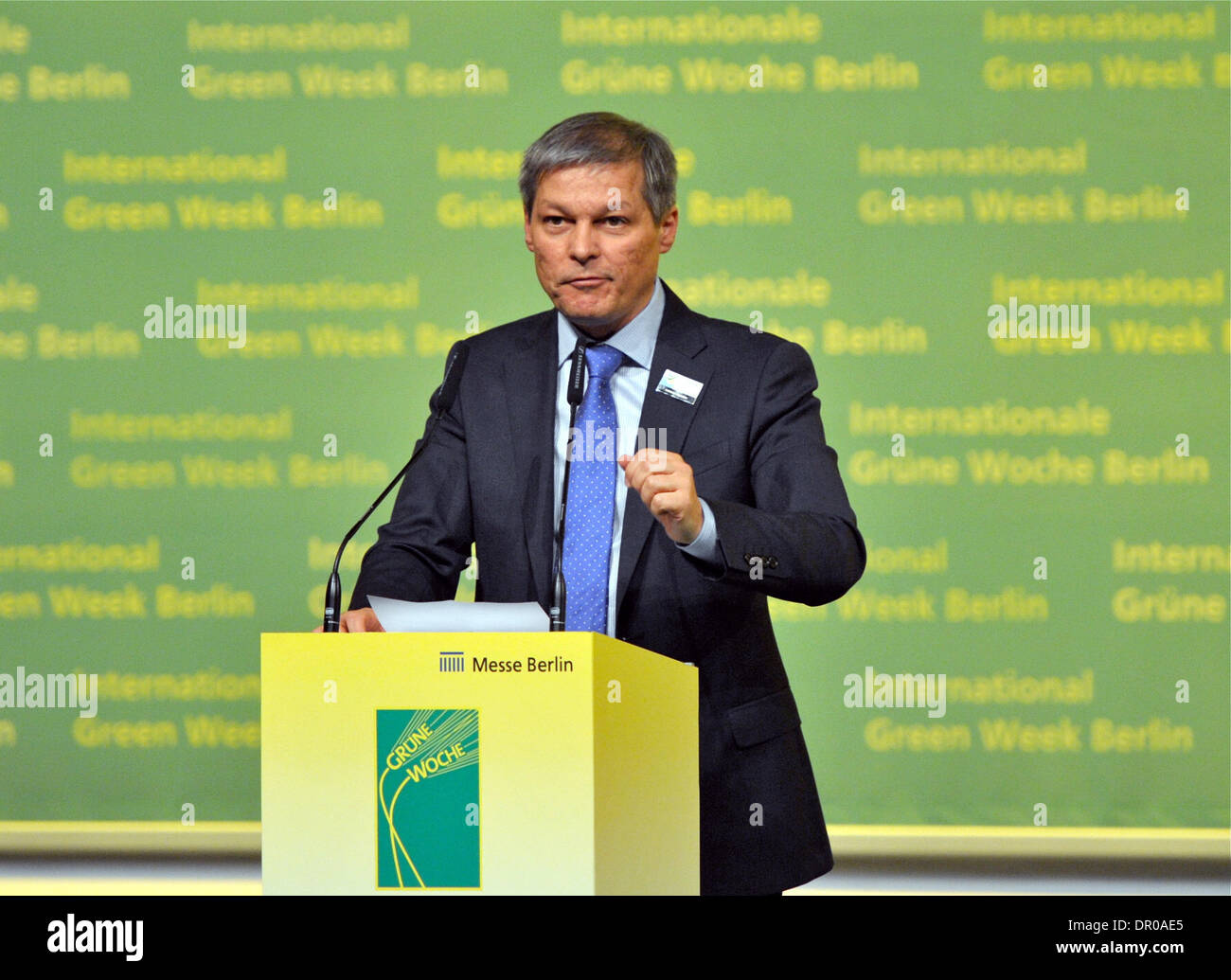 Berlin, Deutschland. 16. Januar 2014. EU-Kommissar für Landwirtschaft und landwirtschaftliche Entwicklung Dacian Ciolos spricht bei der Launch-Party von der Grünen Woche in Berlin, Deutschland, 16. Januar 2014. Foto: Roland Popp/Dpa/Alamy Live News Stockfoto