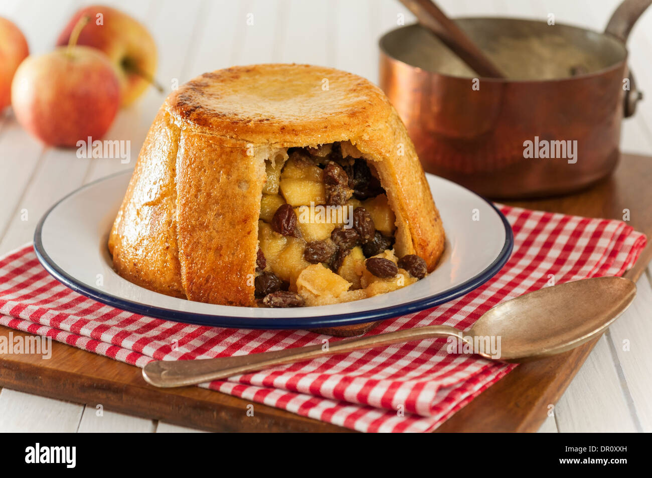 Apfel-Charlotte. Traditionelles dessert Stockfoto